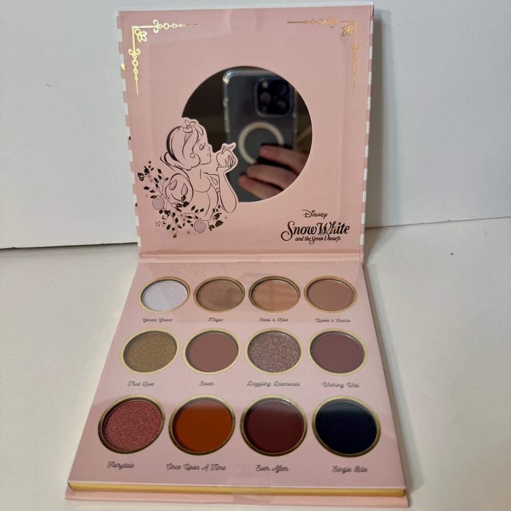 NWT. Disney White and Brown Eyeshadow Palette Magical Makeup